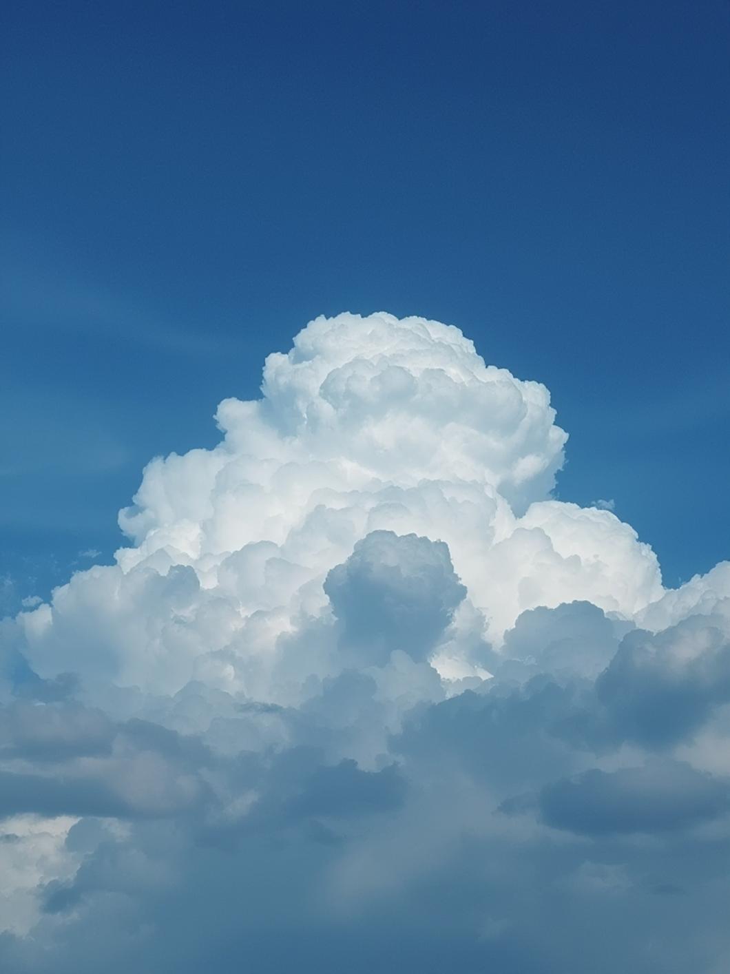Cloud Storage: 15 Amazing Benefits for Personal and Business Use 2 Cloud storage concept diagram